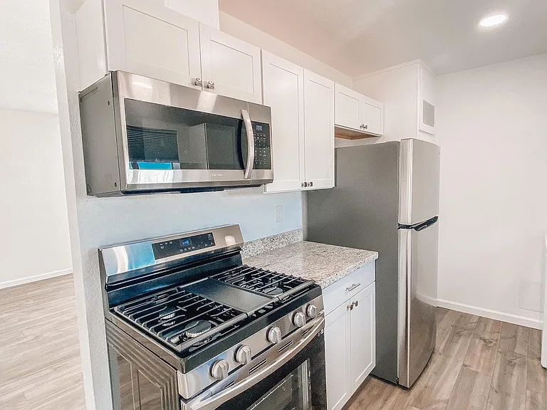 4431 Plaza Vis #D — Photo 11