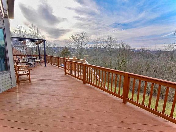 5th image of 144 Carriage Park Dr