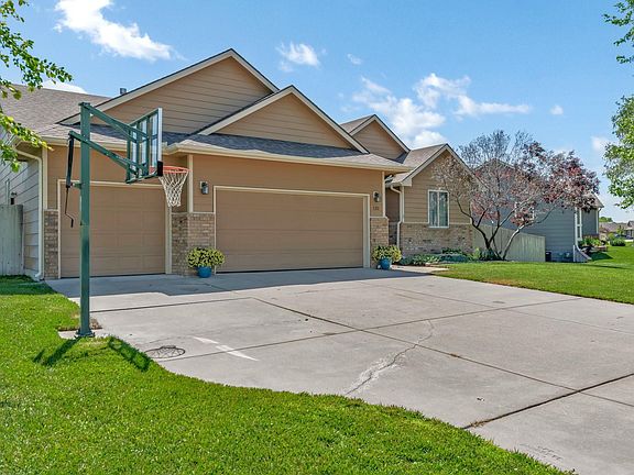 3rd image of 131 W Harmony Cir