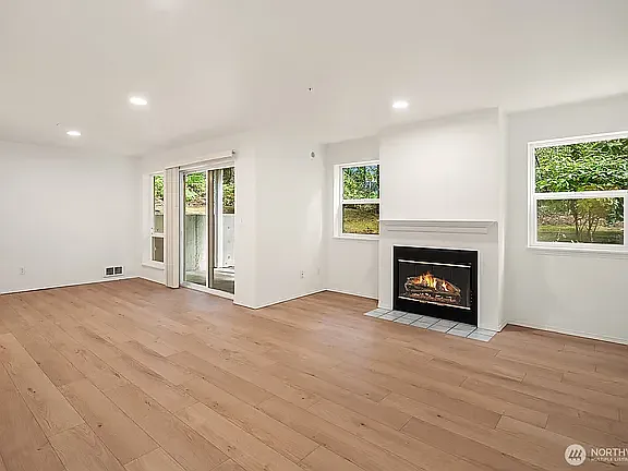1 bed, 734 sqft, $2,090 — Photo 2