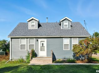 300 S 14th St, Le Claire, IA 52753