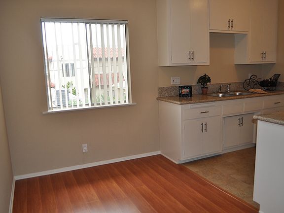 4th image of 321 Lincoln Ave APT 6