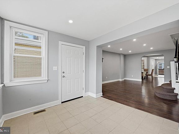 5th image of 5657 Florence Ave