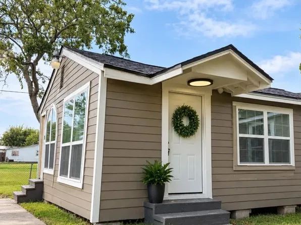301 N Avenue C, Freeport, TX 77541
