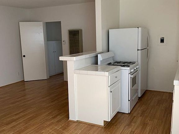 5th image of 3665 McLaughlin Ave APT 4