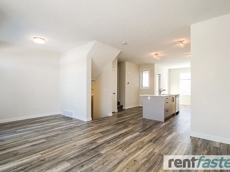 600 Bellerose Dr — Photo 6