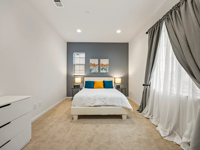 3204 E Painted Crescent St — Photo 60