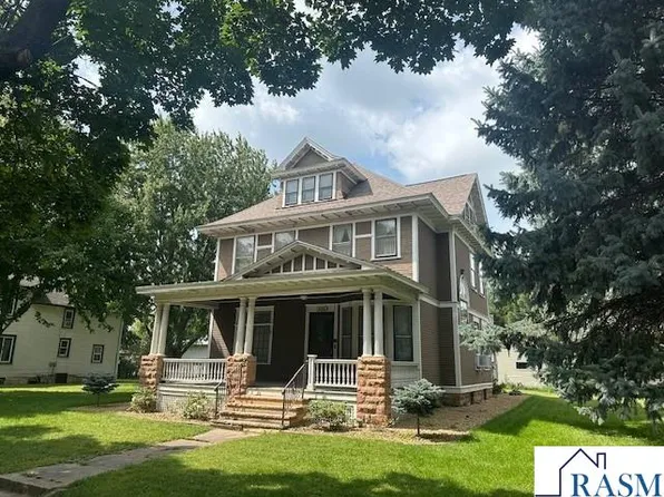 310 N Minnesota Ave, Saint Peter, MN 56082