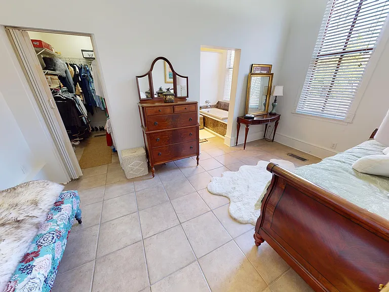 648 Clayton St — Photo 24