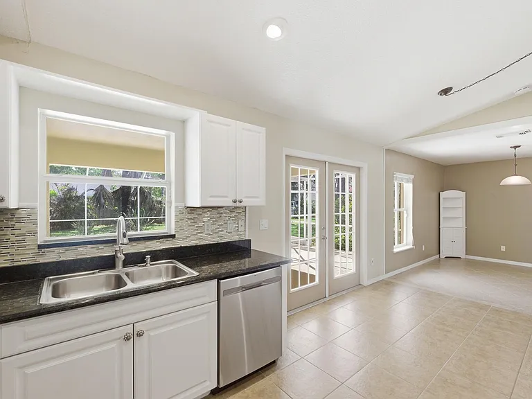 1707 SE Manth Ln — Photo 8