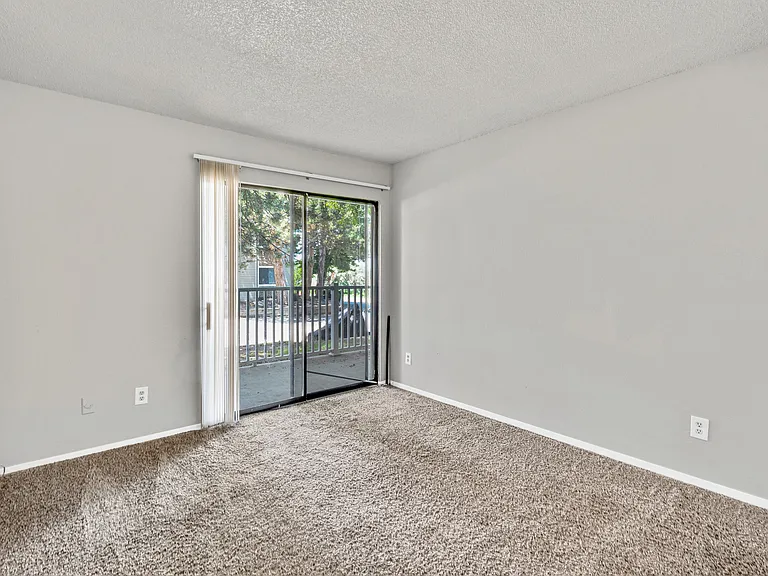 902 S Walden St #106 — Photo 23