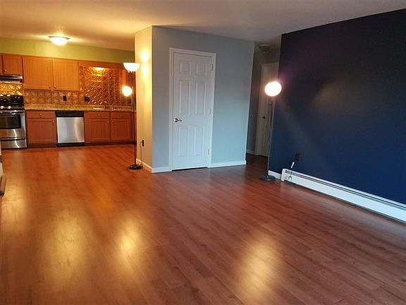3rd image of 5 Autumn Leaf Dr APT 22