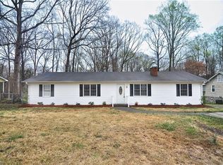 402 Oak Knoll Dr, Thomasville, NC 27360