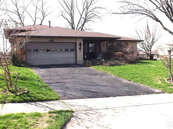 5th image of 801 Crestmont Dr
