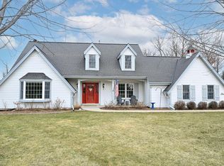 N51W16948 Fair Oak PARKWAY, Menomonee Falls, WI 53051