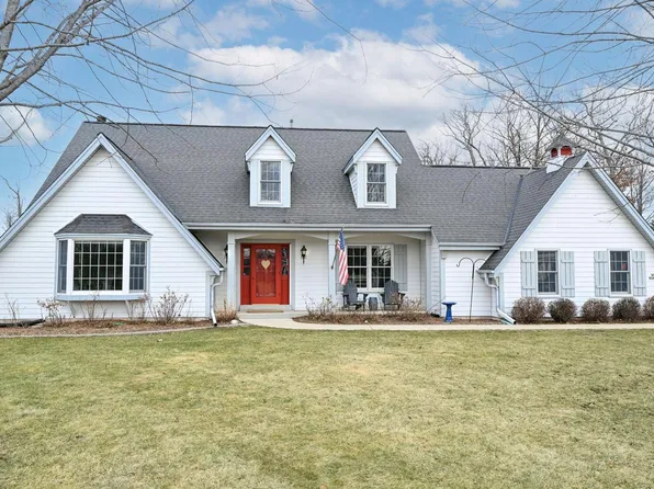 N51W16948 Fair Oak PARKWAY, Menomonee Falls, WI 53051