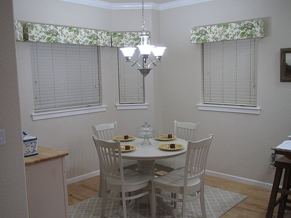 3rd image of 802 SW Kinsington Ct