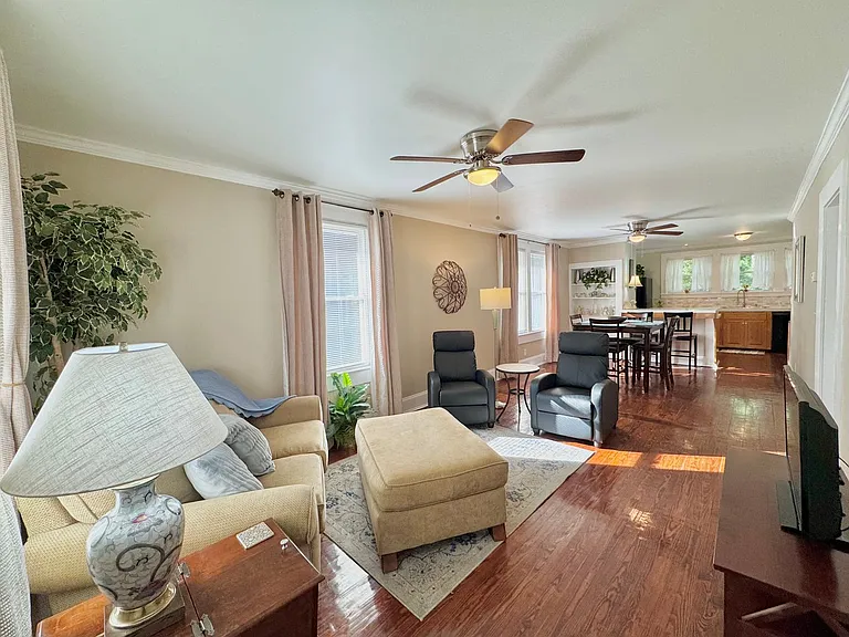 224 E Danville St — Photo 3