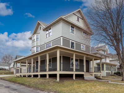 225 Lexington Pkwy N, Saint Paul, MN, 55104