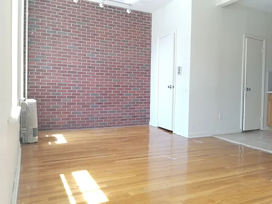 Rented by Lang Realty LLC | media 6