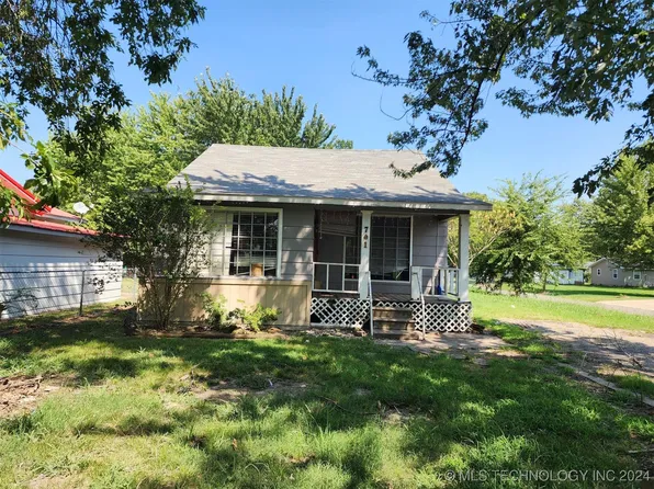 701 N Wineblood St, Checotah, OK 74426