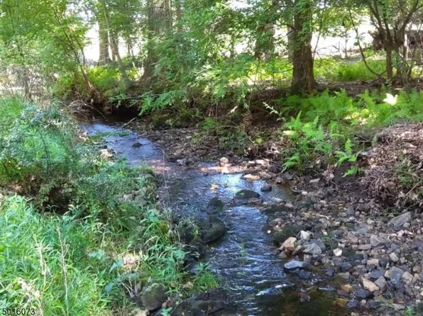 19 Sutton Rd, Lebanon, NJ 08833