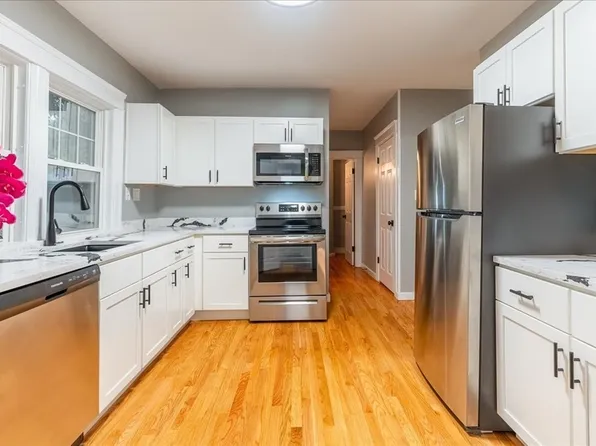 88 Eureka St, Worcester, MA 01603