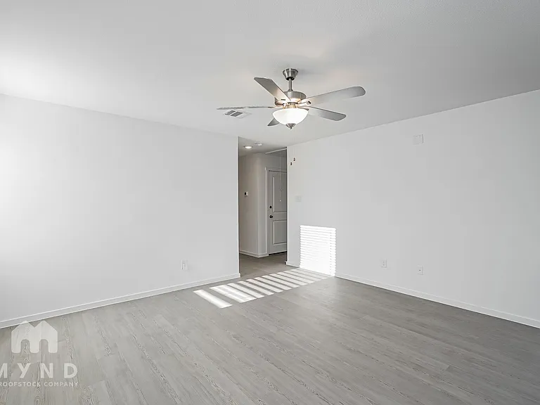 10108 Dalgreen Cir — Photo 9