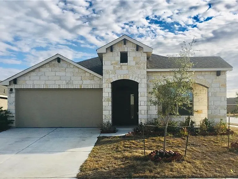 1925 Alvarado Dr — Photo 1