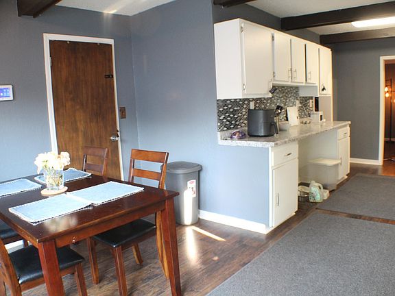 4th image of 2671 Midvale Pl E