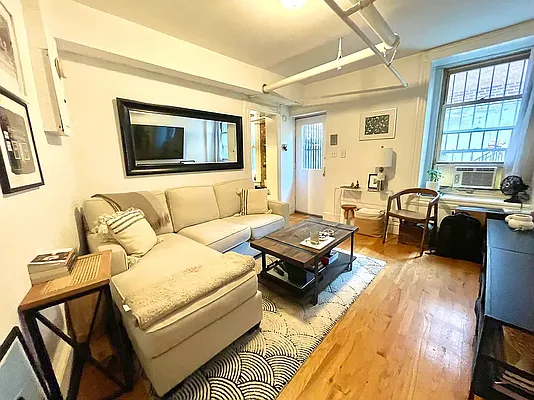 Rented by LJ Sloane Management | media 17