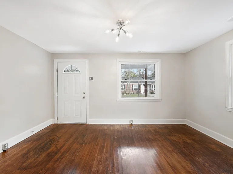1105 SW Sauls St — Photo 4