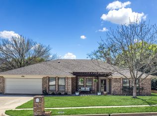 903 Forest Trail Ct, Euless, TX 76039