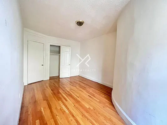 Rented by Yaffa Realty LLC | media 4