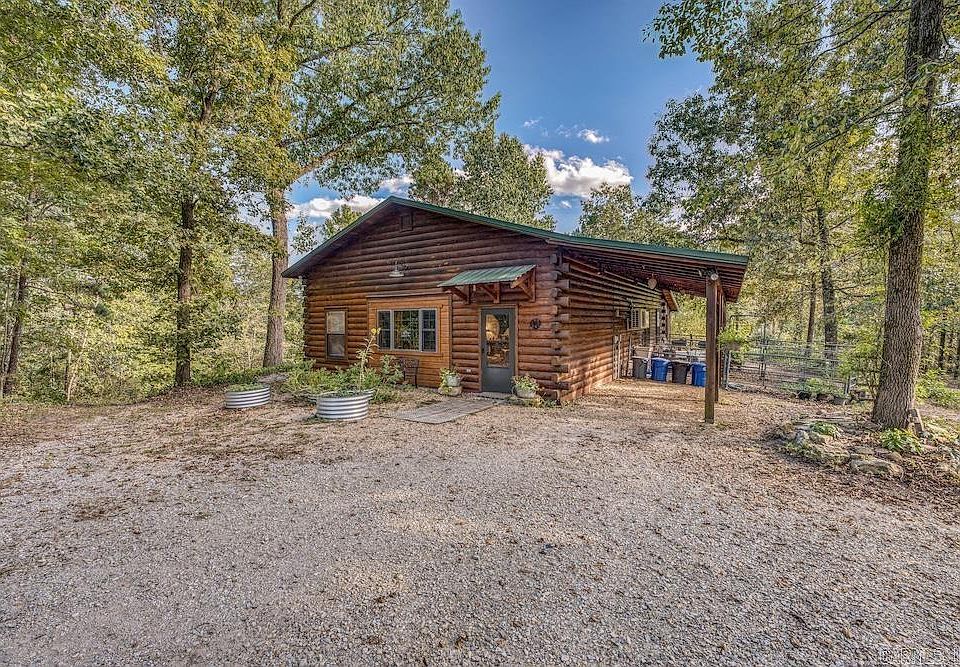 1st image of 525 Hodge Spring Rd