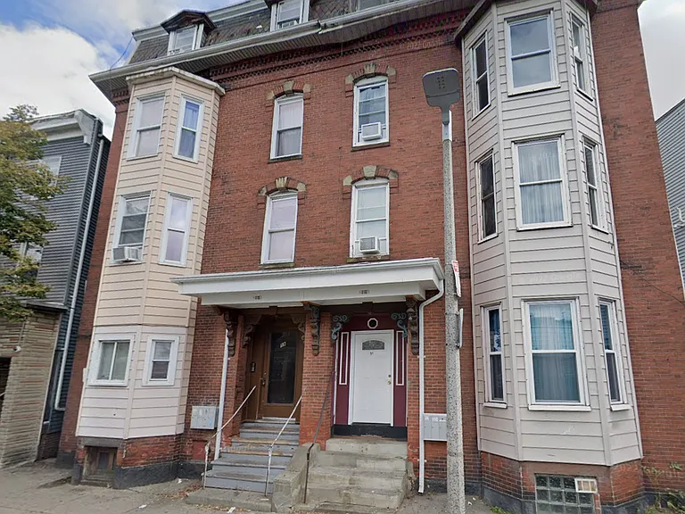 Bennington St — Photo 1