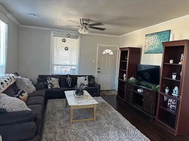 3 bed, 1433 sqft, $1,875 — Photo 4