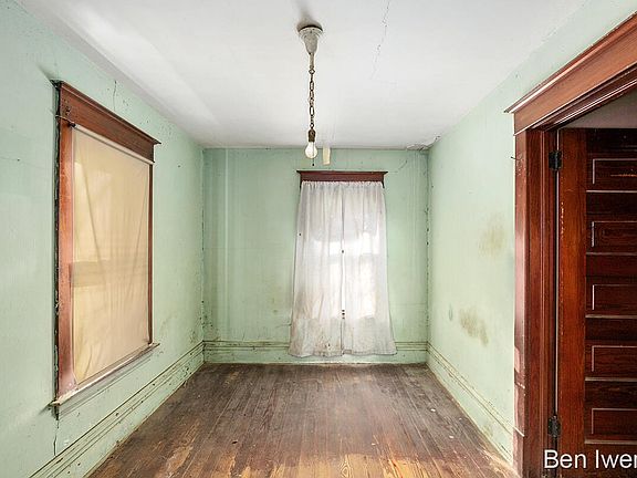 2nd image of 3057 Wallace Ave SW