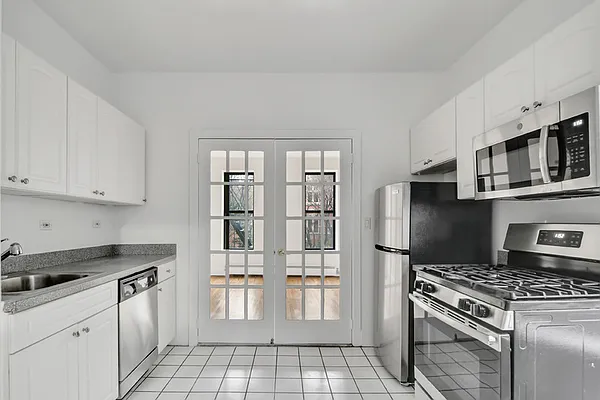 Rented by Cooper & Cooper Real Estate | media 10