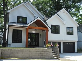 3189 Whitfield Ct, Waterford, MI 48329
