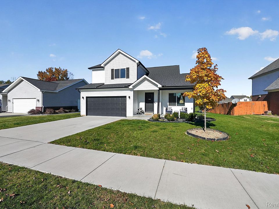 55 Old Carriage Ln, photo 3