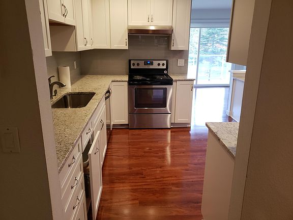 3rd image of 9715 NE Juanita Dr