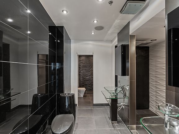 5th image of 100 W 5th St APT 603
