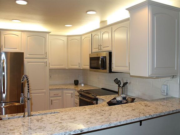 4th image of 300 Columbia Point Dr Unit F122