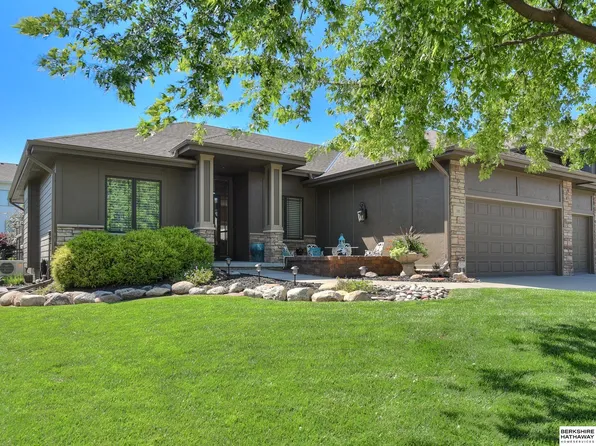 708 S 200th St, Elkhorn, NE 68022