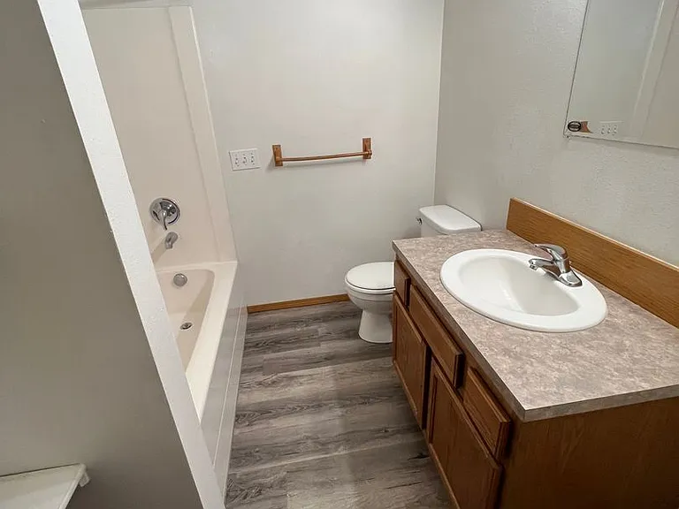 1504 N Brook Ct — Photo 8