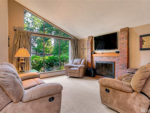 5th image of 1016 34th Street Ct NW