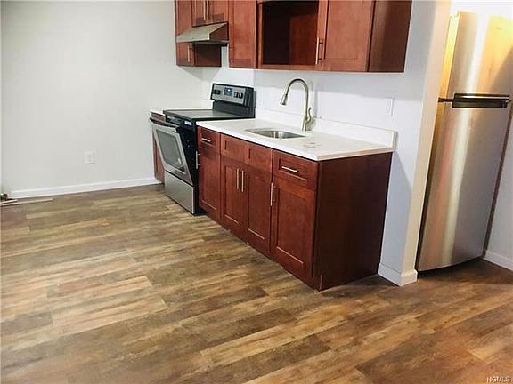 3rd image of 125 Wickham Ave Ste 2