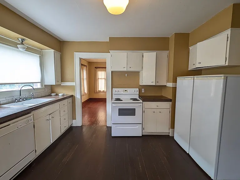 2021 Lombard Ave — Photo 5