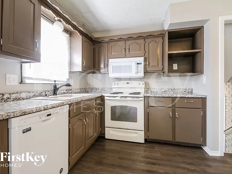 525 Sunset Ln — Photo 5